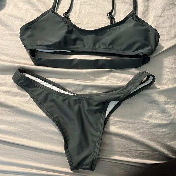 Green bikini - Picture 1 of 2